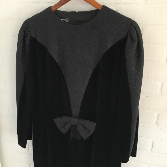 Louis Feraud Dresses & Skirts - 🌺 Host Pick !! 🌺 Louis Féraud Vintage Black Velvet Dress Women Size 14